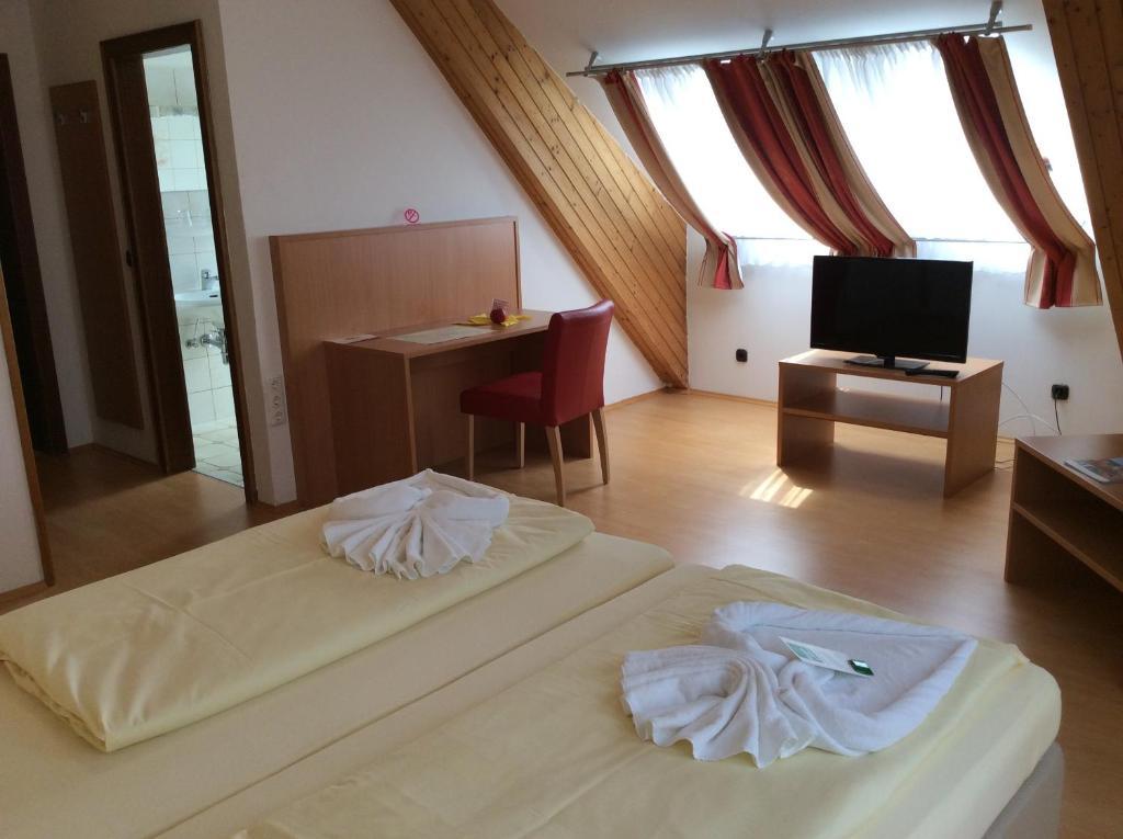 Stadthotel Schwerterbraeu يودنبورغ الغرفة الصورة